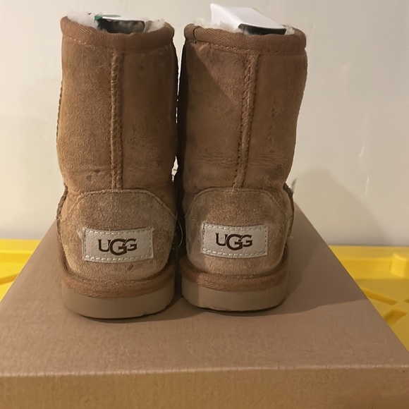 UGG Kids Boots in Brown - Picture 2 of 3